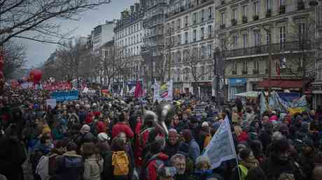 Franzoesischer Senat stimmt ueber umstrittene Rentenreform ab — World