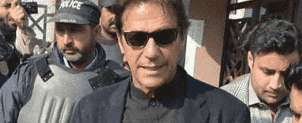 Imran Khan fluechtete in das Haus eines Nachbarn um der