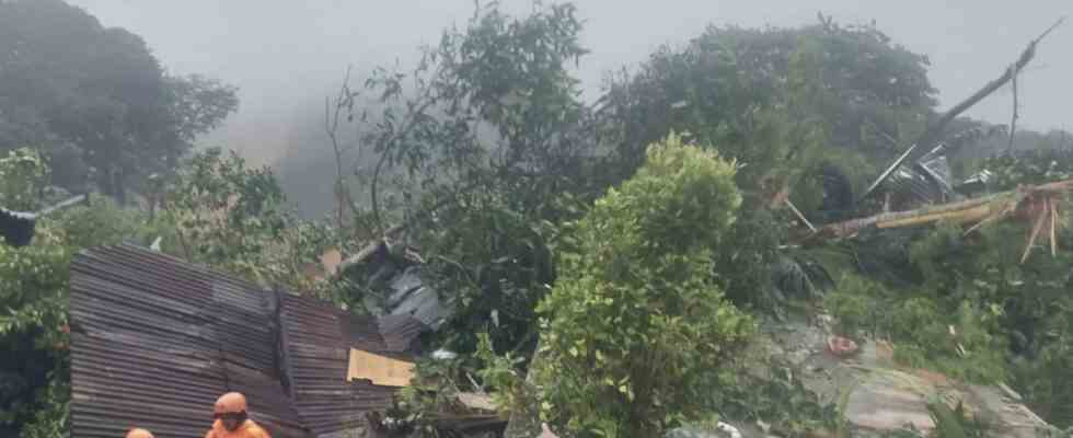 In Indonesien sind bei Erdrutschen 10 Menschen ums Leben gekommen