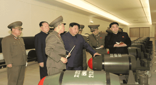 Kim Jong uns seltene Zurschaustellung von Atomsprengkoepfen sendet eine erschreckende Botschaft
