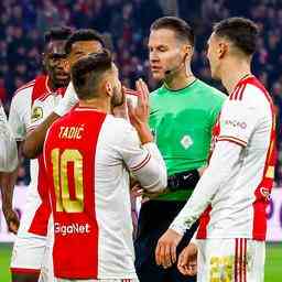 Makkelie wird die dritte Saison in Folge fuer Ajax Feyenoord leiten