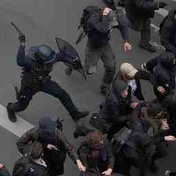 Menschenrechtsorganisationen kritisieren franzoesische Polizeiaktionen bei Protesten Im Ausland