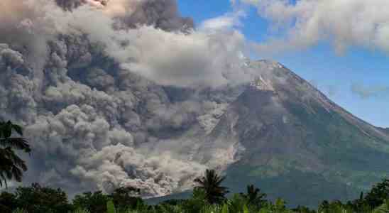 Merapi Der indonesische Vulkan Merapi bricht aus und spuckt heisse