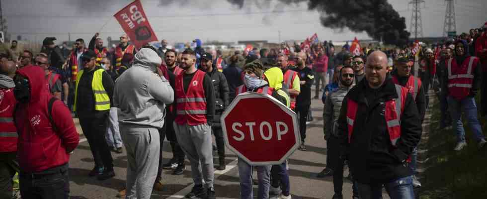 Neue gewalttaetige Auseinandersetzungen erschuettern Frankreich bei Wasserprotesten