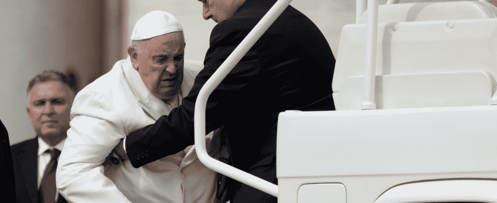 Papst leidet an Atemwegsinfektion im Krankenhaus Vatikan