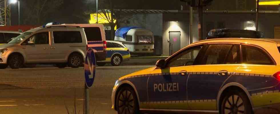 Polizei erhielt Hinweise auf Schuetzen in Hamburg entfernte seine Waffe