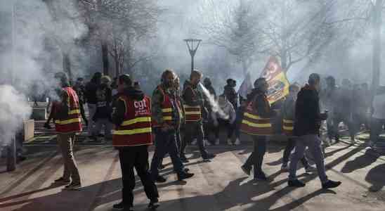 Proteste erschuettern Frankreich wegen Anhebung des Rentenalters