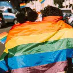 Psychiater entschuldigen sich bei der LGBTIQ Community fuer schlechte Behandlung