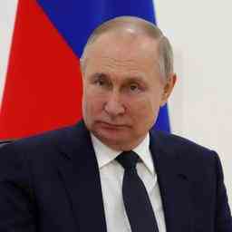 Russische Medien Putin besucht besetzte Stadt Mariupol Krieg in