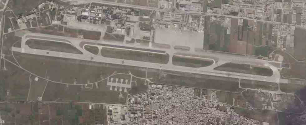 Satellitenfotos Wahrscheinlicher israelischer Angriff beschaedigt syrischen Flughafen