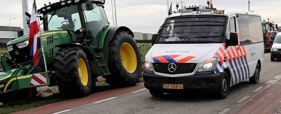 Tausende Bauern demonstrieren Dutzende versuchten mit Traktor zu kommen