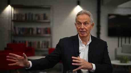 Tony Blair verteidigt den Irak Krieg — World