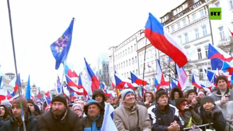 Tschechen protestieren gegen Preiserhoehungen und Militaerhilfe fuer die Ukraine —
