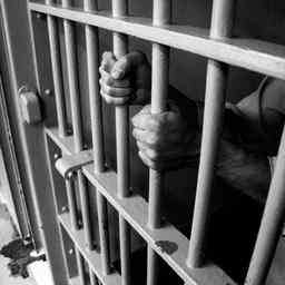 US Gefangene entkamen mit Zahnbuerste die im Pfannkuchenrestaurant festgenommen wurde