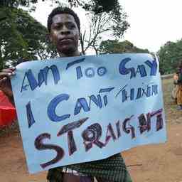 Uganda verbietet Homosexualitaet und Transsexualitaet Auch sich selbst so zu