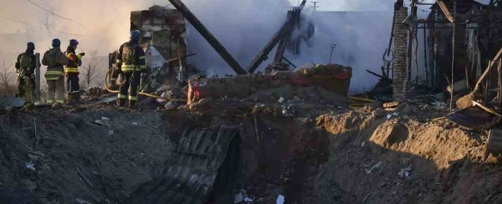 Ukraine Russland schickt Bomben waehrend die Ukraine den duesteren Jubilaeum