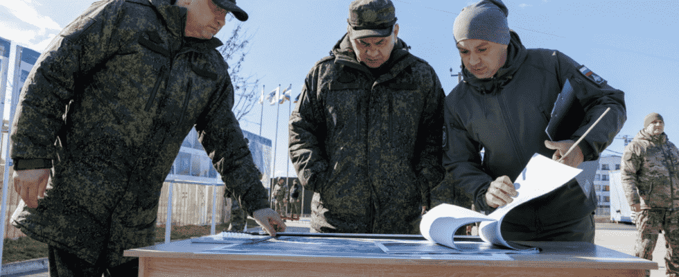 Ukraine Russlands Verteidigungsminister bei seltenem Besuch in besetzten Gebieten in