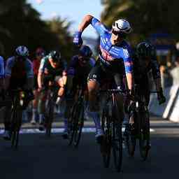 Van der Poel fuehrt Philipsen erneut zum Etappensieg Tirreno Roglic