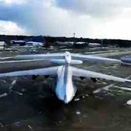 Videos Drohne erkundet gemaechlich Flughafen in Weissrussland fuer Angriff