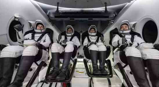 Vier Astronauten fliegen SpaceX nach Hause und beenden die 5 monatige