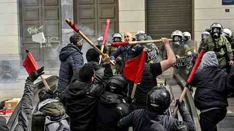 Zusammenstoss der Polizei mit Demonstranten in Athen waehrend des Gedenkens