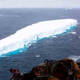 Zwei riesige Eisberge im Atlantischen Ozean bedrohen die weltweite Schifffahrt
