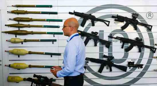 „Guns and Roses Bulgariens Waffenhandel boomt im Ukraine Krieg