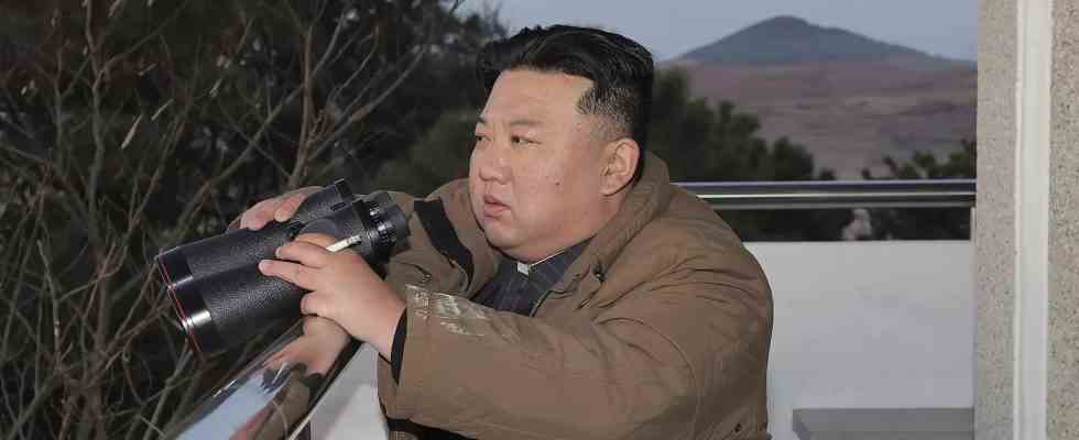 „Nordkoreas Kim leitete Uebungen die einen nuklearen Gegenangriff simulierten