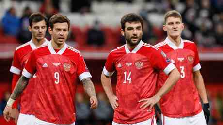 La FIFA et lUEFA suspendent la Russie — Sport