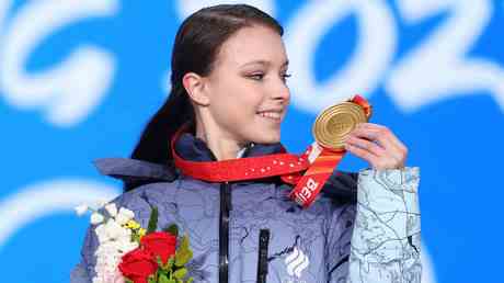Le champion olympique de patinage artistique explique les celebrations en