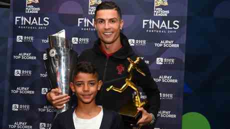 Le fils de Ronaldo signe pour Man United — Sport