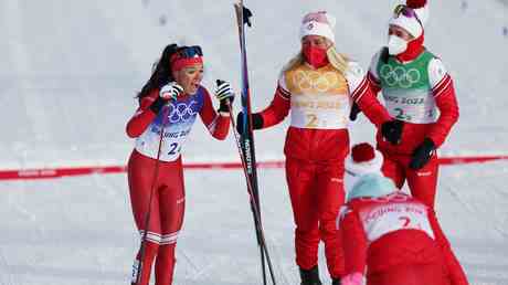 Les femmes russes remportent lor en ski a Pekin —