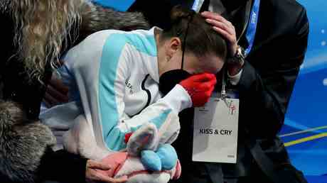 Linconsolable Valieva a ete tuee aux Jeux olympiques icone