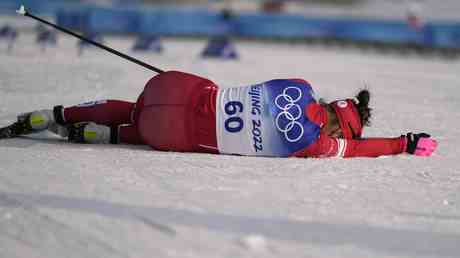Un skieur russe seffondre de desespoir apres lagonie des medailles
