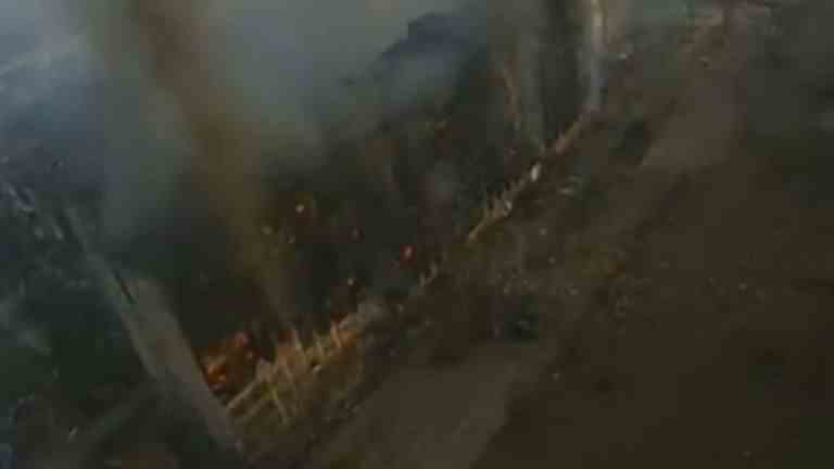 Des photos aériennes de Marioupol montrent de nombreux bâtiments en feu ou réduits en décombres