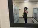 Jillian Smith prend un selfie au gymnase.