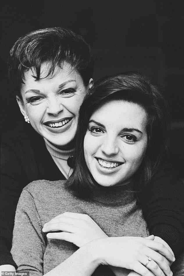 Famille: Liza – la fille de Judy Garland et Vincente Minnelli – a précédemment déclaré qu'elle n'était pas satisfaite du film sur sa mère Judy, dont on se souvient le mieux pour Wizard Of Oz