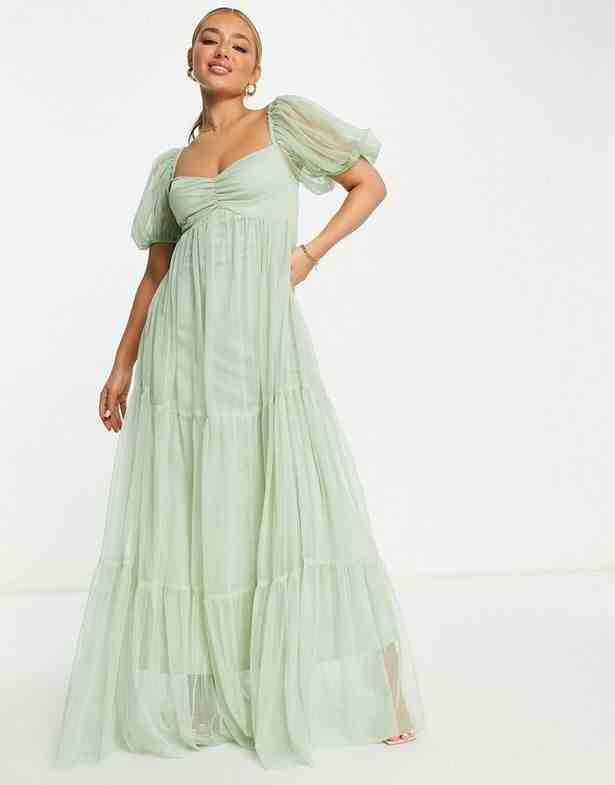 Cette magnifique robe en dentelle et perles d'ASOS nous donne de sérieuses vibrations Bridgerton