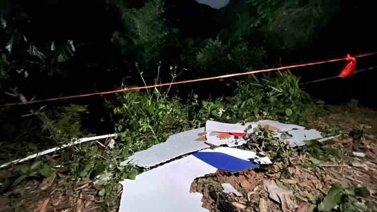 Un Boeing 737-800 de China Eastern avec plus de 100 personnes à bord s'est écrasé lundi dans une région montagneuse isolée du sud de la Chine.  (Zhou Hua/Xinhua via AP) 
