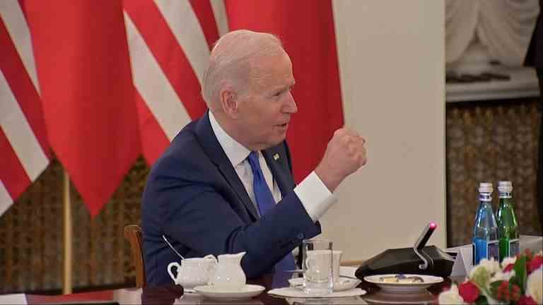 Joe Biden a donné une conférence de presse avec le président polonais samedi
