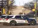 La police de Saskatoon était sur les lieux dans le territoire de la Confédération après des informations faisant état de coups de feu au centre commercial du parc de la Confédération.  La photo a été prise le samedi 26 mars 2022 à Saskatoon, SK.
