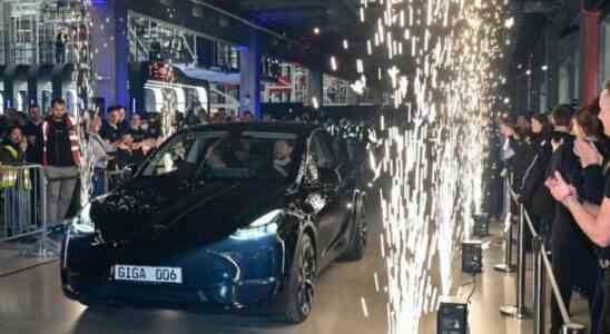 Elon Musk remet la premiere Tesla made in Germany