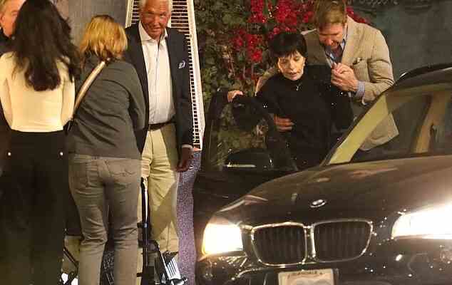 La frele Liza Minnelli 76 ans est vue en fauteuil