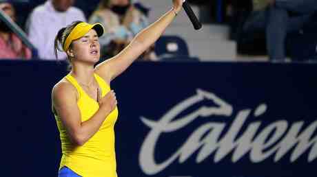 La star ukrainienne du tennis fait voeu dans larmee —