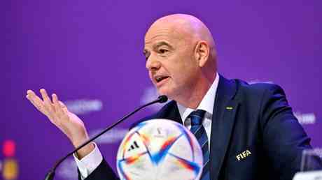 Le patron de la FIFA explique la decision dinterdire les