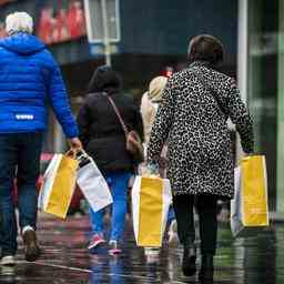 Les magasins de vetements constatent que la vie reprend son