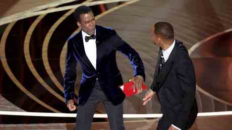 Will Smith a frappe Chris Rock comme une fille dit