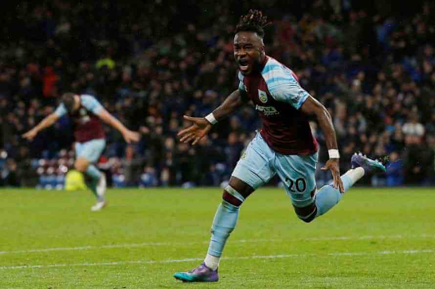 Maxwel Cornet célèbre la victoire de Burnley sur Everton