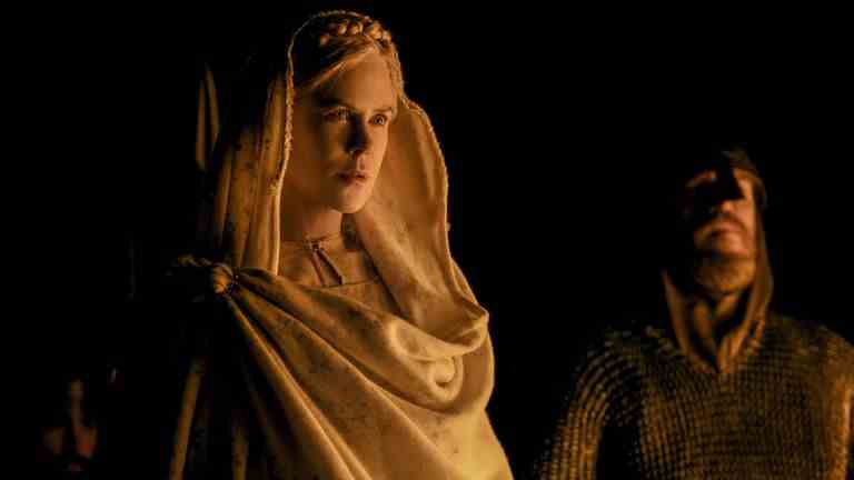Nicole Kidman joue la reine Gudrun dans l'épopée viking de Robert Egger The Northman.  Image : Aidan Monaghan/Focus Features, LLC