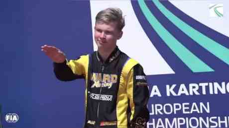 Commentaires dun jeune karting russe apres les accusations de salut